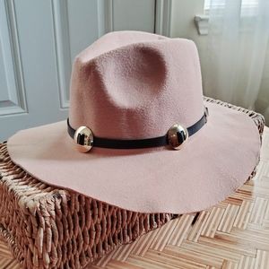 Tan buckle fedora hat